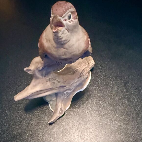 Boehm Porcelain Tree Sparrow Figurine • Model 468 • Retired  Boehm Porcelain Tree Sparrow Figurine • Model 468 • Retired Hand-Painted Bird